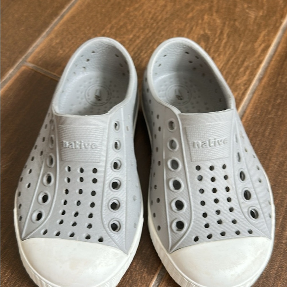 Native Kids Light Gray Water Shoes C6
